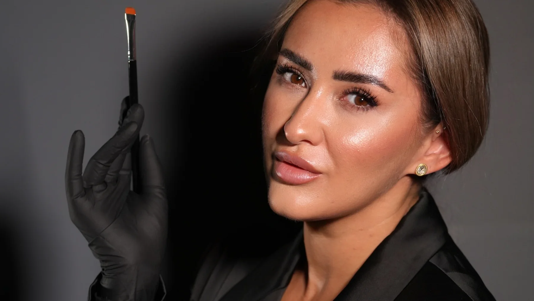 Natalie Demtschenko bei einer Permanent-Make-up-Behandlung in ihrem Studio